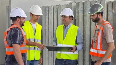 El CEO de Casas Mundejo junto a su equipo. (Frecom)