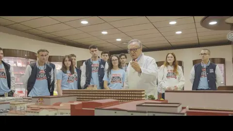 Participantes de &lsquo;Graduate Program&rsquo; en una de las sesiones de la iniciativa con el presidente, Tom&aacute;s Fuertes. (Grupo Fuertes)