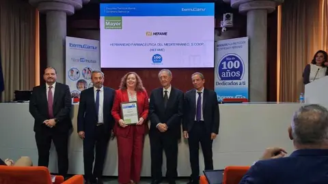 Imagen durante la entrega del reconocimiento. (Hefame)