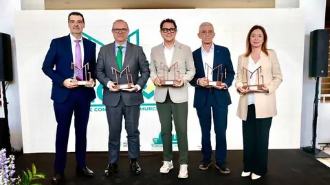 Foto de los premiados de la I Gala Embajadores MICEM Oficina de Congresos Murcia. (Marevents)