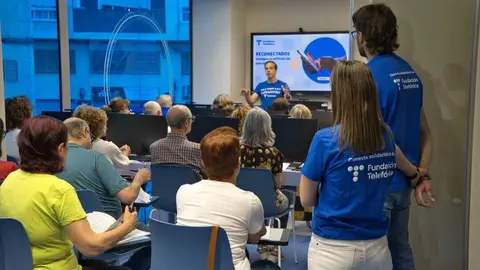 Un momento durante el taller. (Telef&oacute;nica)
