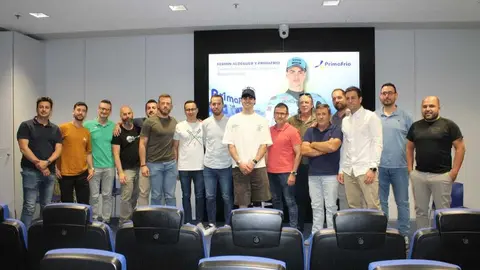 Foto de familia durante la visita. (Primafrio)