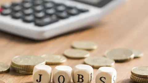 Imagen ilustrativa de dinero para pol&iacute;ticas de empleo. (Freepik)