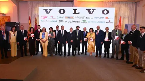 Imagen de familia con los galardonados en los &lsquo;XXIII Premios FROET&rsquo;. (CARM)