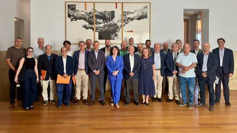 Imagen de familia durante la creaci&oacute;n de la C&aacute;tedra de Mecenazgo &lsquo;Eficiencia H&iacute;drica y Agricultura Sostenible&rsquo; (CEHAS) de la Universidad de Alicante. (Hozono Global)