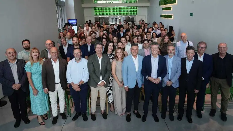 Foto de familia en el evento. (UMU)