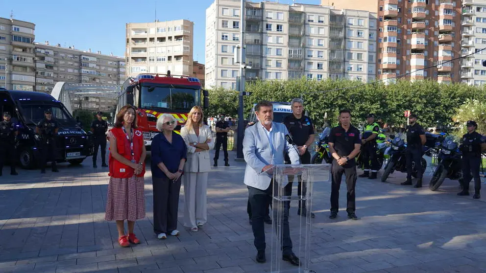 El concejal de Seguridad Ciudadana y Emergencias, Fulgencio Perona, y la concejal de Bienestar Social, Pilar Torres, en el momento de la presentaci&oacute;n del dispositivo de seguridad.