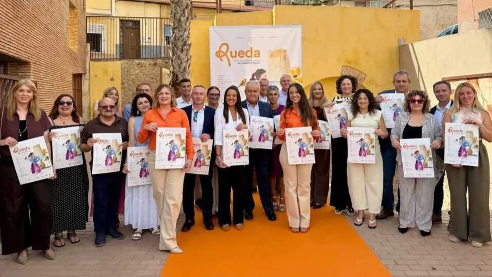 Foto de familia en la presentaci&oacute;n de la 3&ordf; edici&oacute;n de la Feria de Turismo Interior Rueda. (CARM)