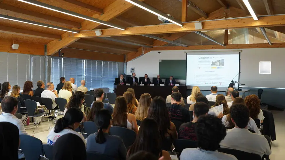 Un momento durante el I Simposio Nacional sobre Ecomateriales e Inteligencia Artificial Aplicada a la Construcci&oacute;n Sostenible. (UPCT)