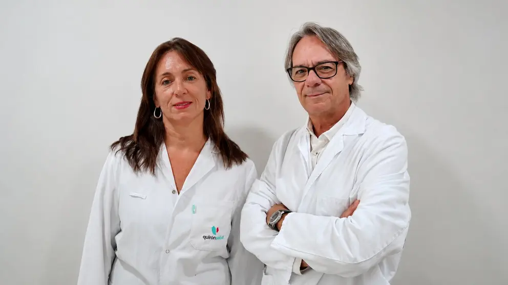 Los doctores Ana Serrano y Mat&iacute;as P&eacute;rez-Paredes del Hospital Quir&oacute;nsalud Murcia