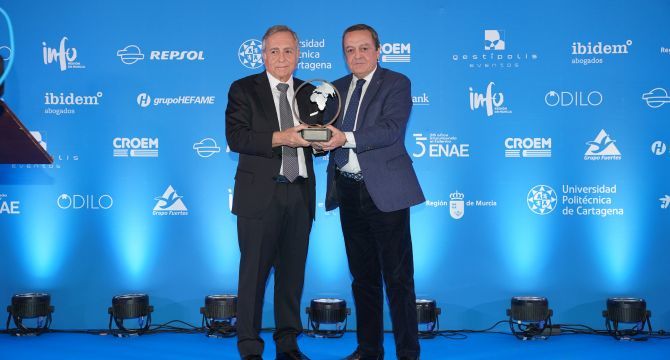 Antonio Muñoz Beraza, CEO de AMC Global, recogiendo el galardón.