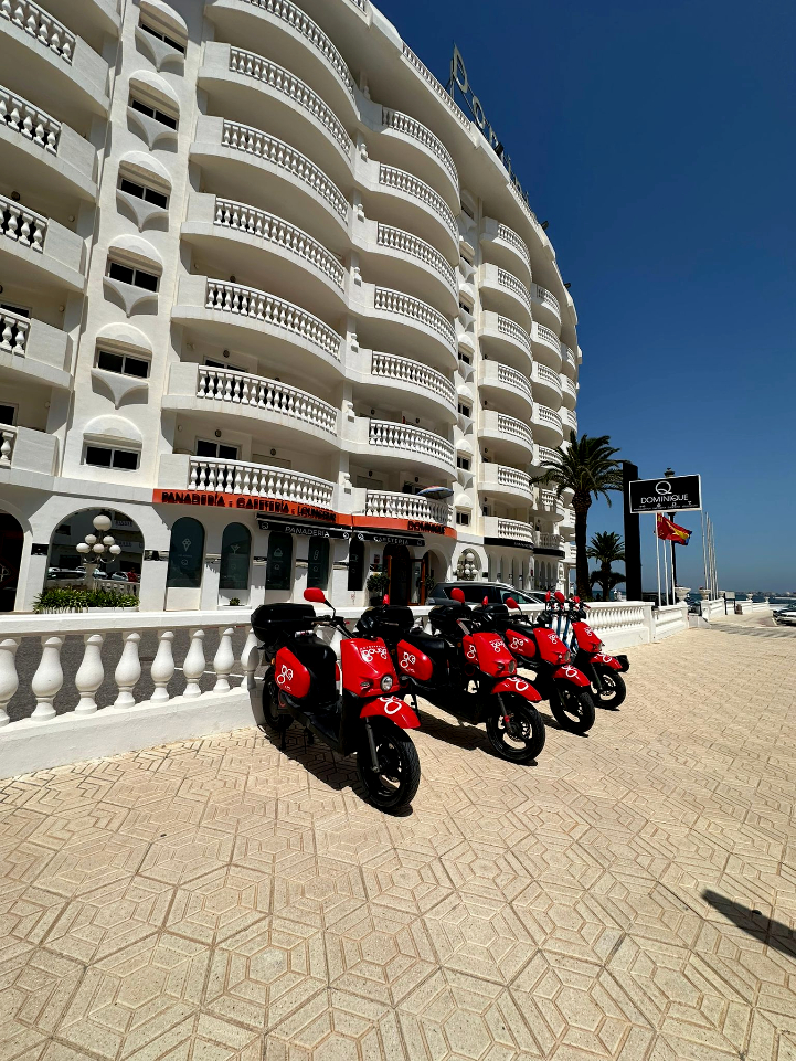 Gougo Motosharing transforma la movilidad en La Manga durante el verano.
