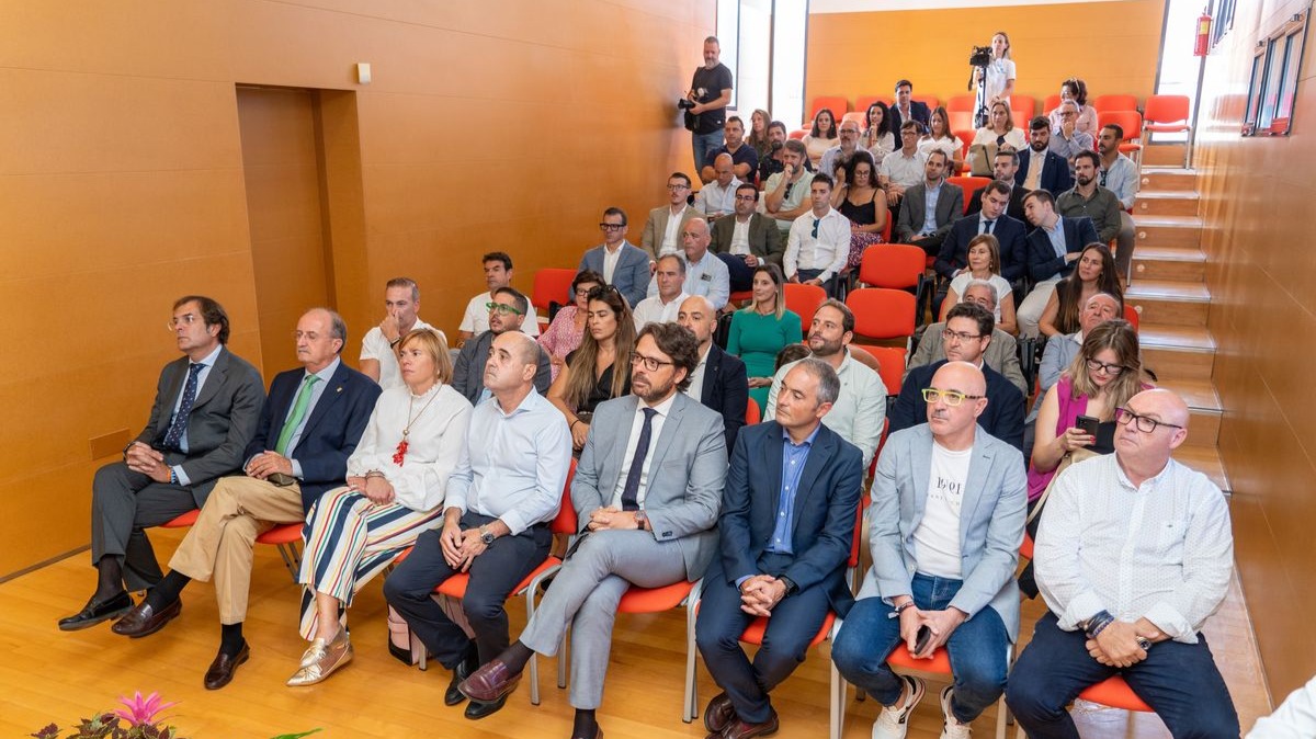 Asistentes a la Asamblea General de AJE Cartagena.