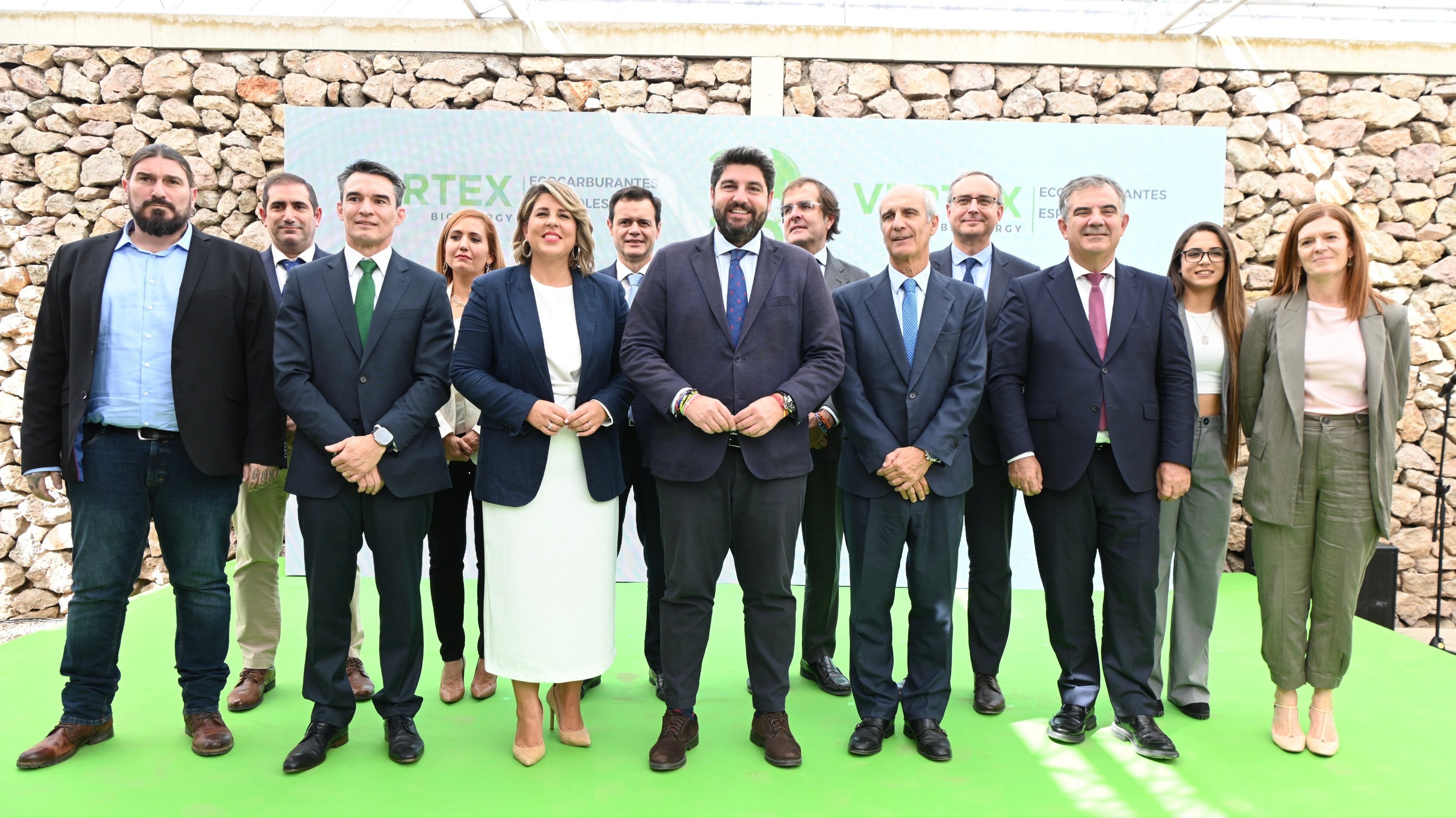 Imagen de grupo en la clausura del acto conmemorativo del 25º aniversario de Ecocarburantes Españoles.