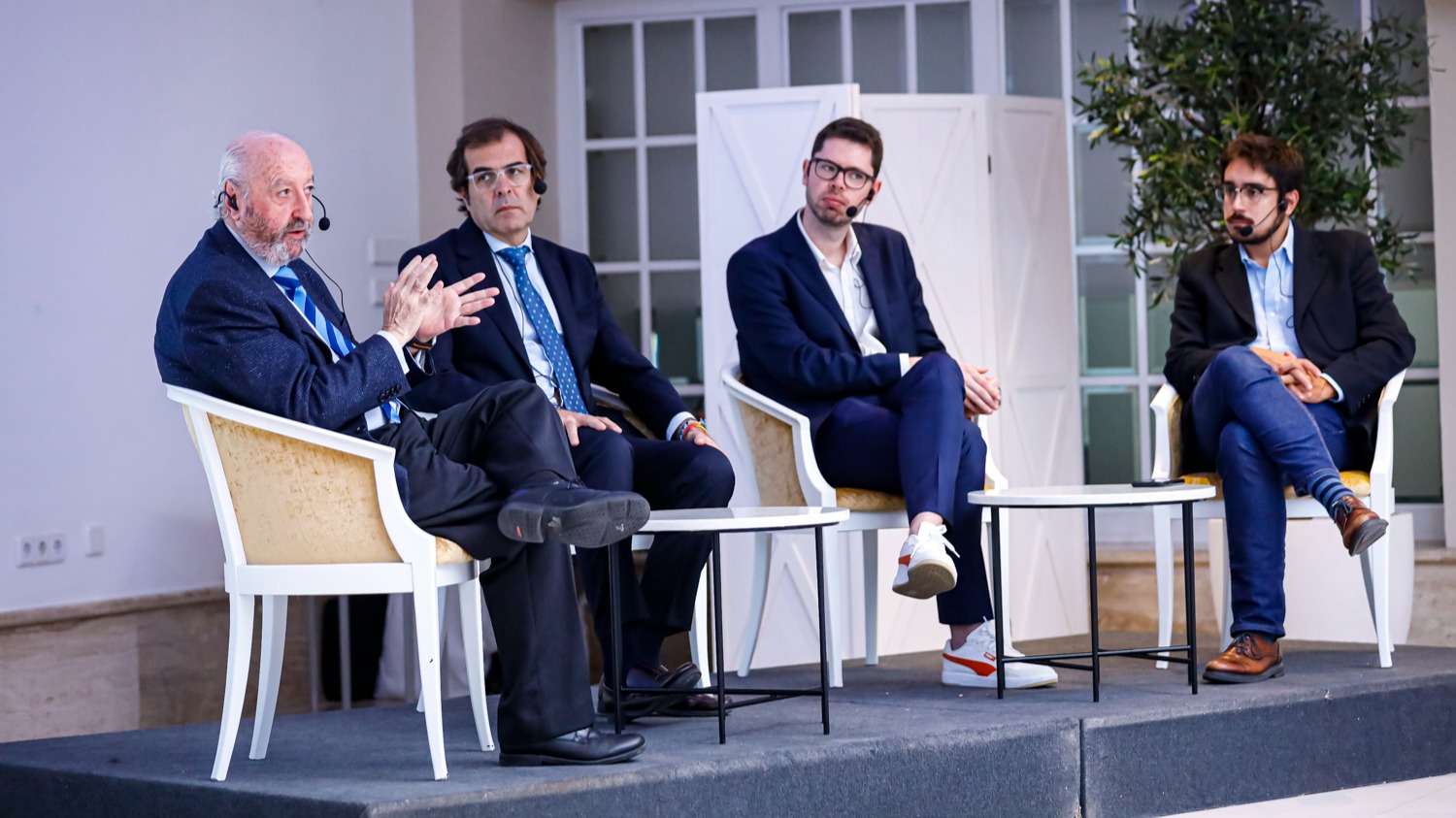 Mesa de diálogo de la jornada ‘Turbulencias Geopolíticas: el desafío empresarial’ organizada por COEC.