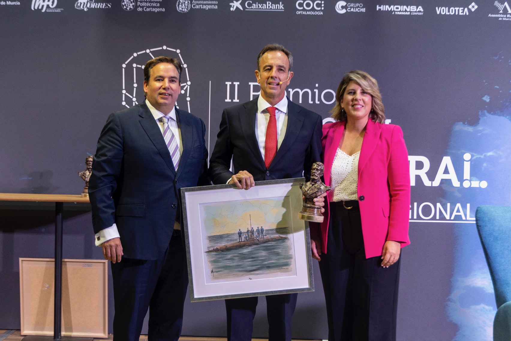 Entrega del Premio a la Trayectoria Empresarial a Javier López, director general de Hefame, junto a Alfonso Corbalán, presidente de la Fundación, y Noelia Arroyo, alcaldesa de Cartagena.