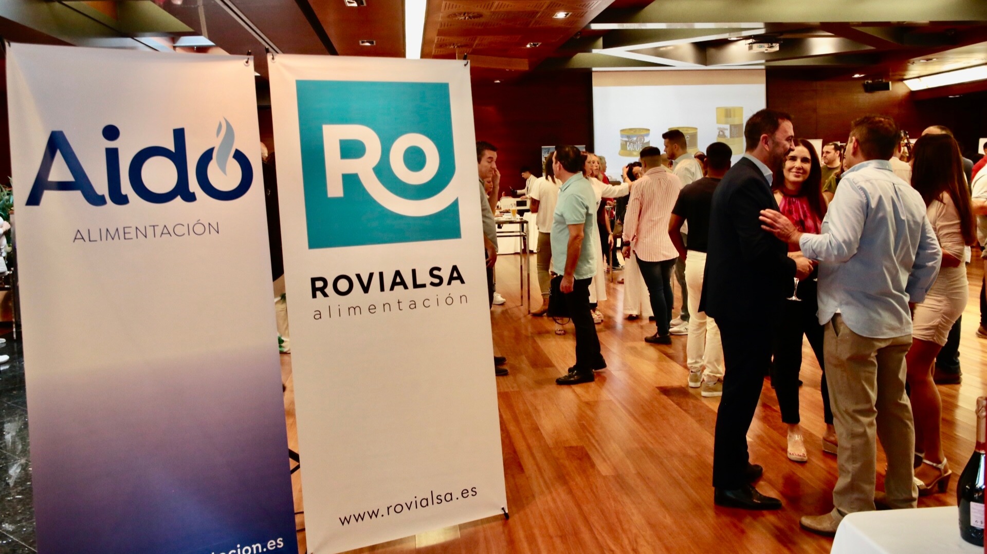 Asistentes en el aniversario de Rovialsa.