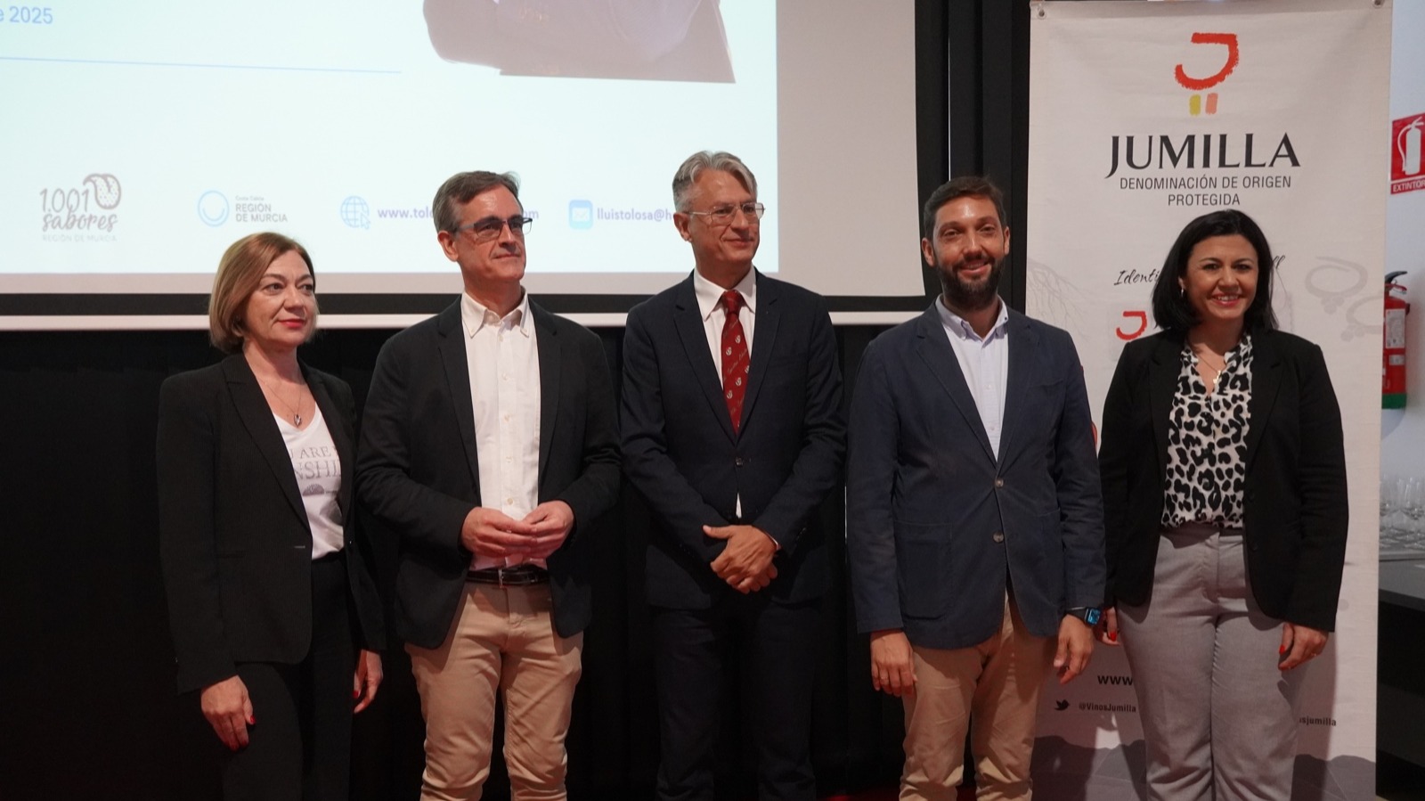 Imagen de familia durante la inauguración de la Matavendimia.