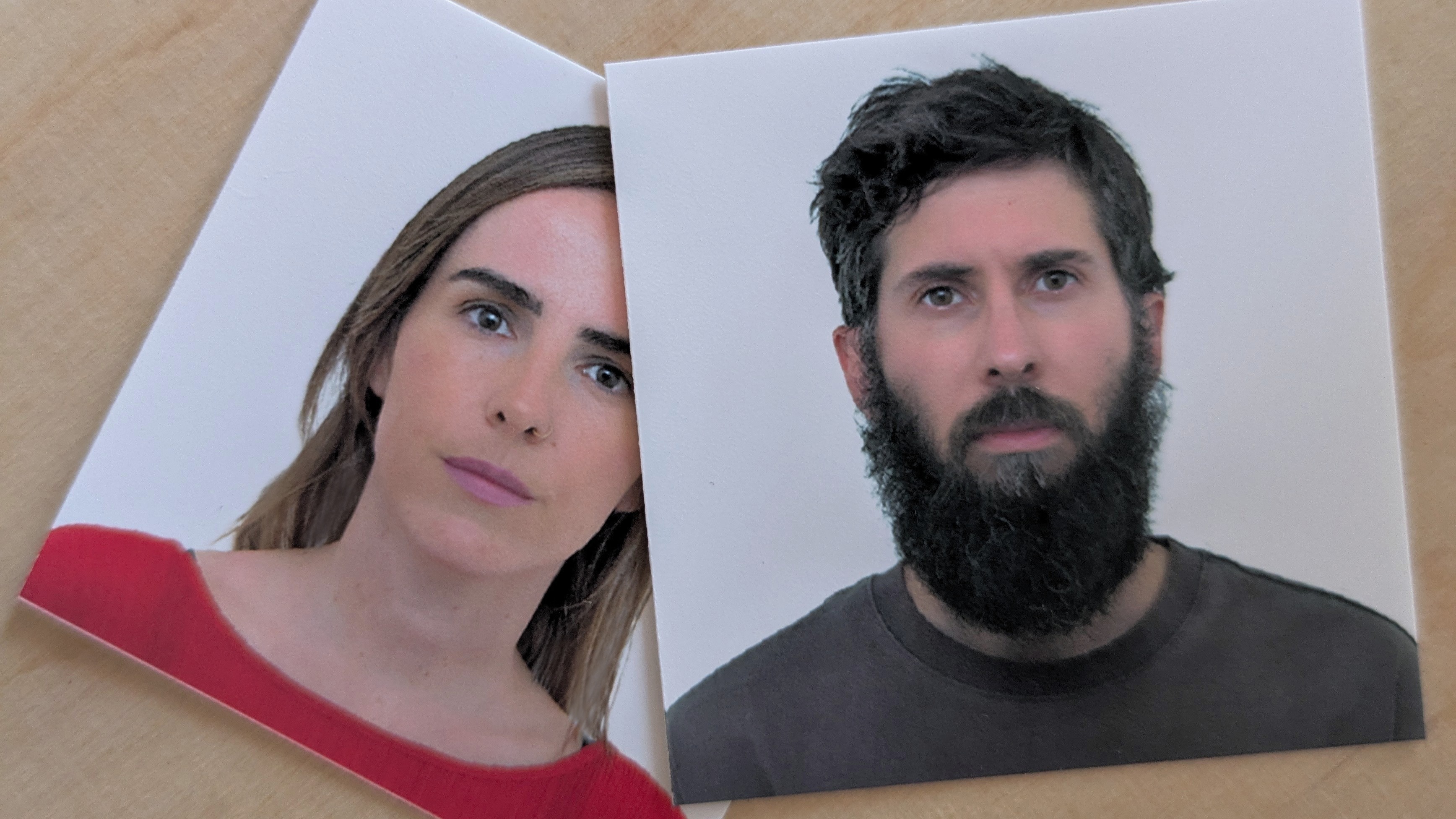 David Jiménez Iniesta y María Peñalver Izaguirre, fundadores de Estudio Brava, en dos fotos de carnet.