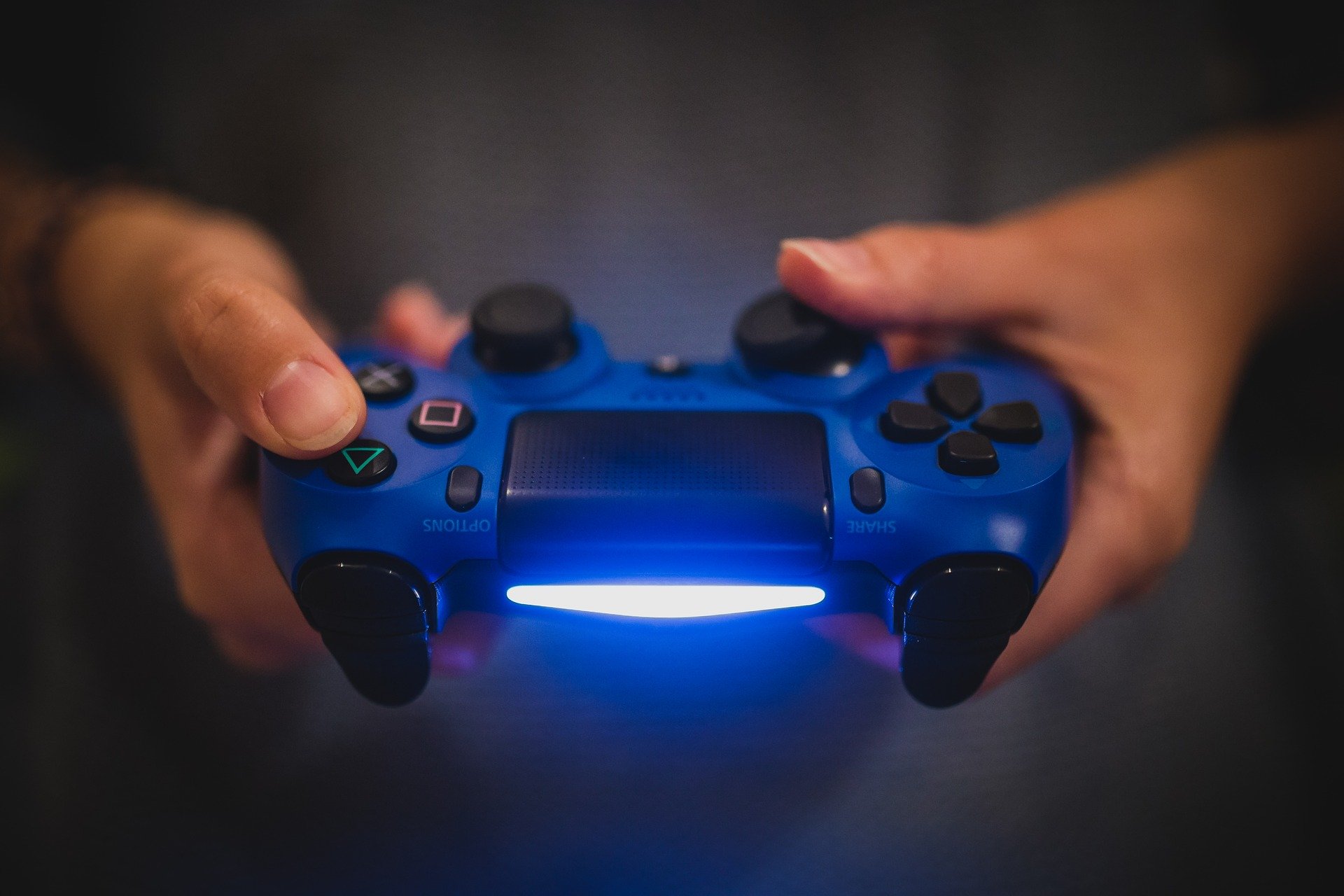 Los efectos psicológicos del juego: Exploración de la adicción, el estrés y la dinámica social en las comunidades de jugadores