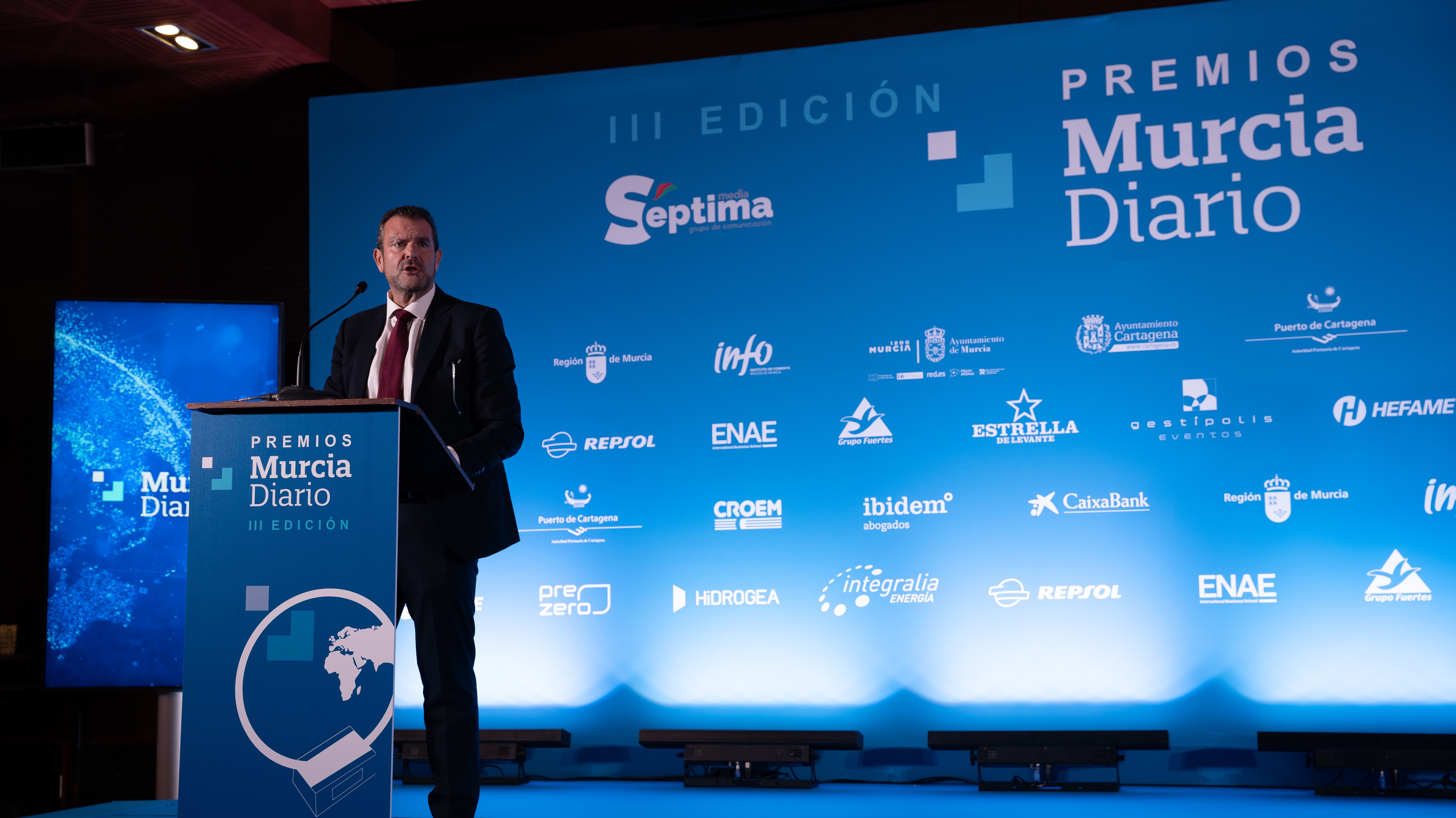 El presidente de Hefame, Enrique Ayuso, tras recibir el Premio MD Economía Circular y RSC.