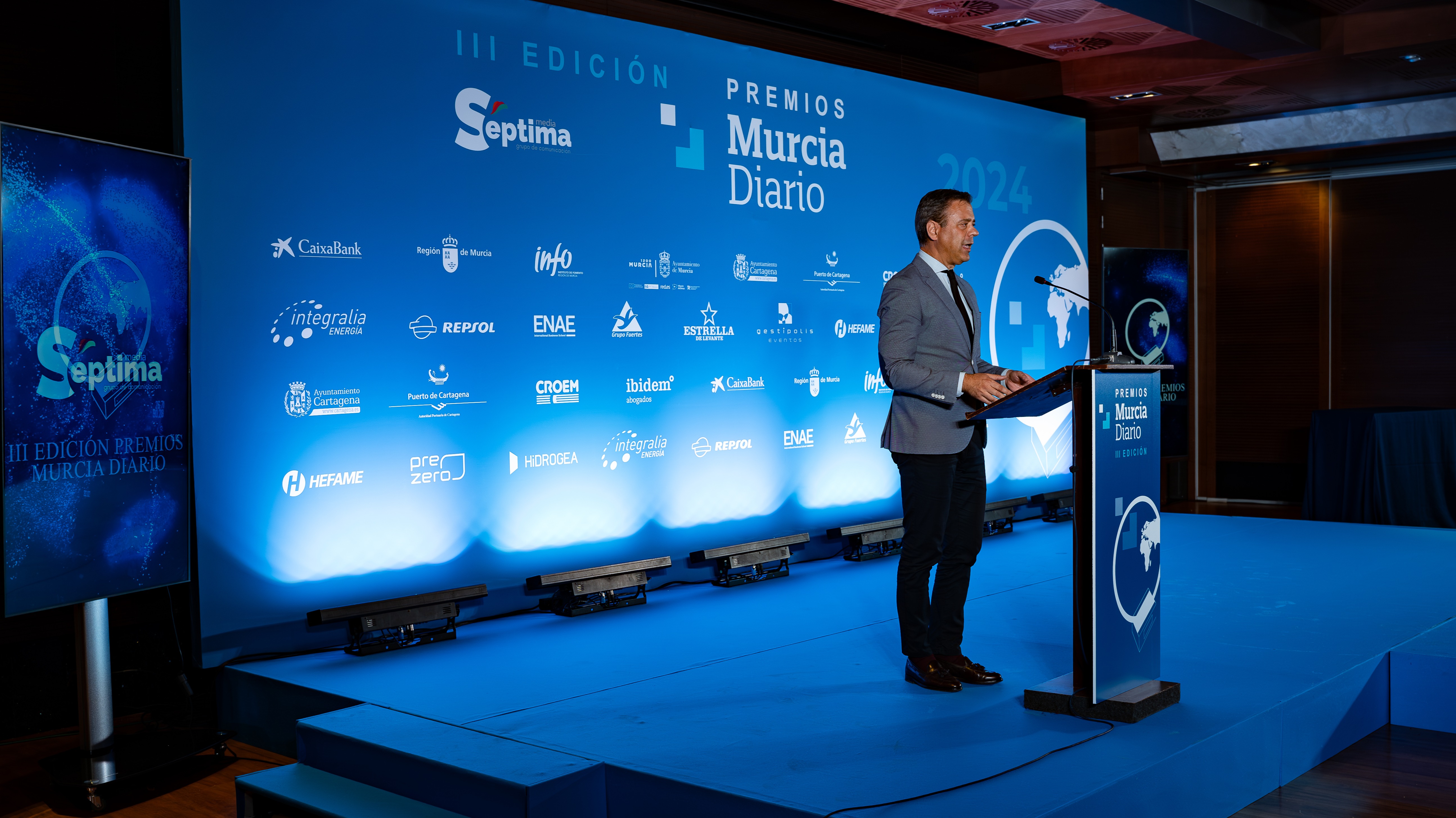 El consejero de Presidencia, Marcos Ortuño, clausura la gala.
