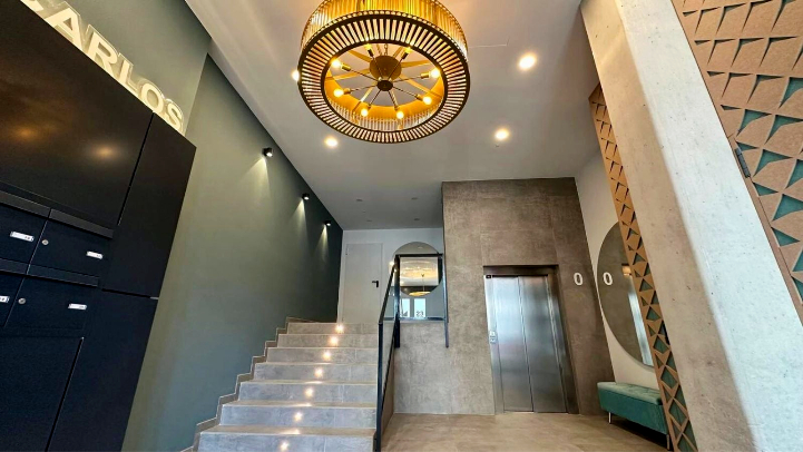 Casa Rey Carlos Urbincasa Hall / Urbincasa