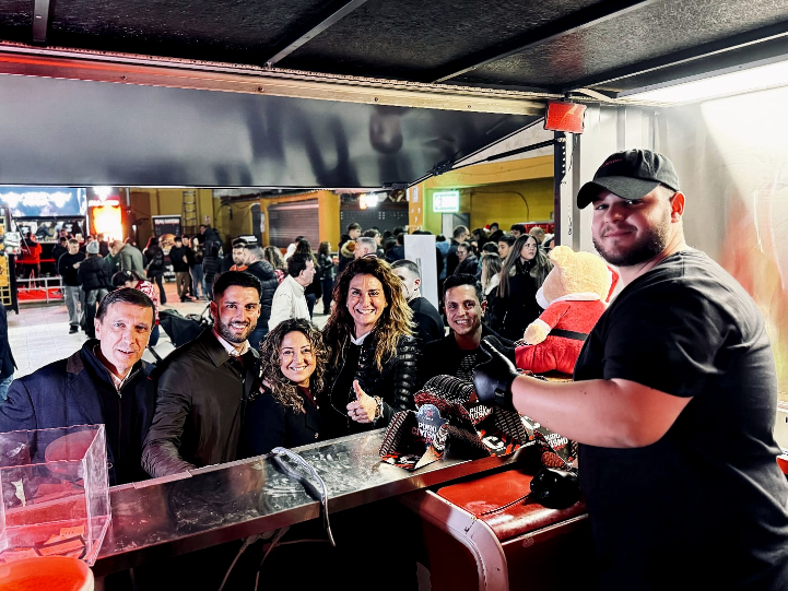 Equipo de gobierno visita Food Truck Burguer Week IFoto Ayto. Archena