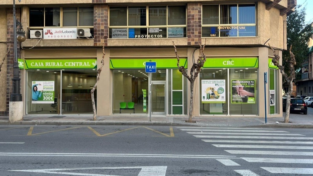 Fachada de la nueva oficina de Caja Rural Central en Molina de Segura. (Agencia Weekend)