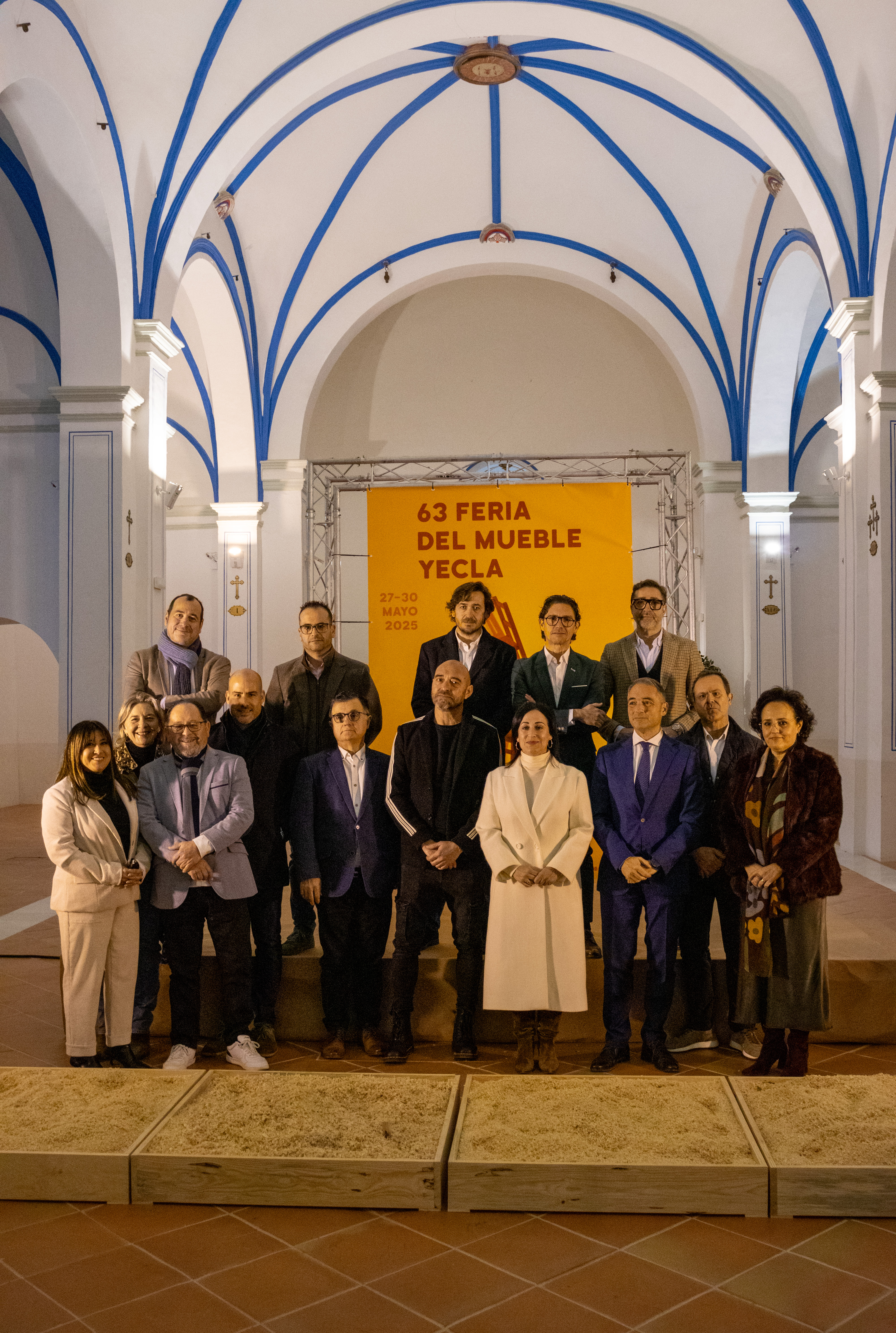 Foto de familia en la presentación. (Feria del Mueble Yecla)