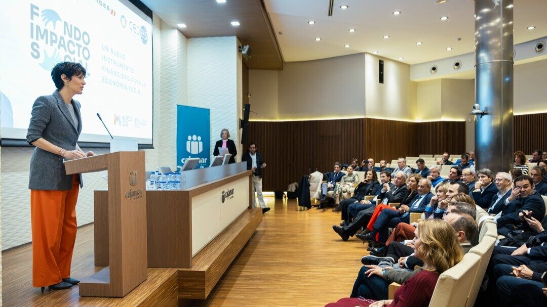 Intervención de la ministra de Inclusión, Elma Saiz, en el acto inaugural del Fondo de Impacto Social (FIS) en Murcia. (Ministerio de Inclusión/Twitter)