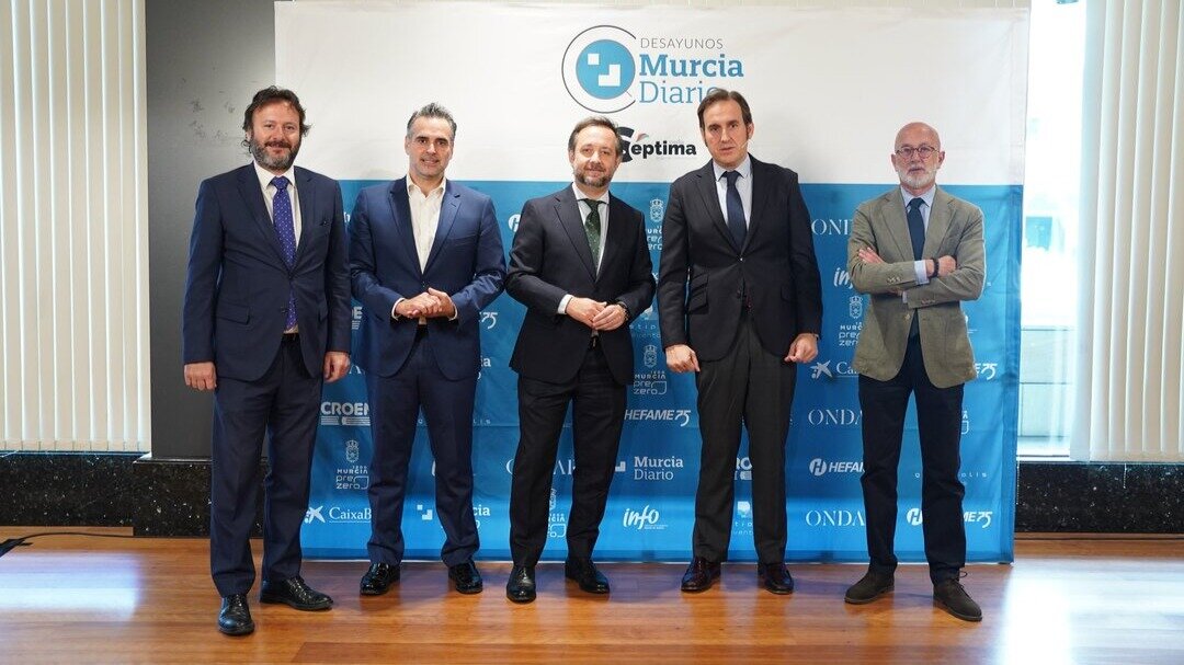 Imagen de familia previa al decimotercer Desayuno de Murcia Diario. (Raúl Alcántara)