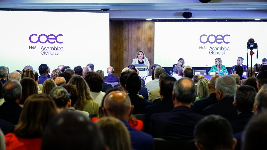 La presidenta de COEC, Ana Correa, interviene en la Asamblea General de la patronal. (COEC)