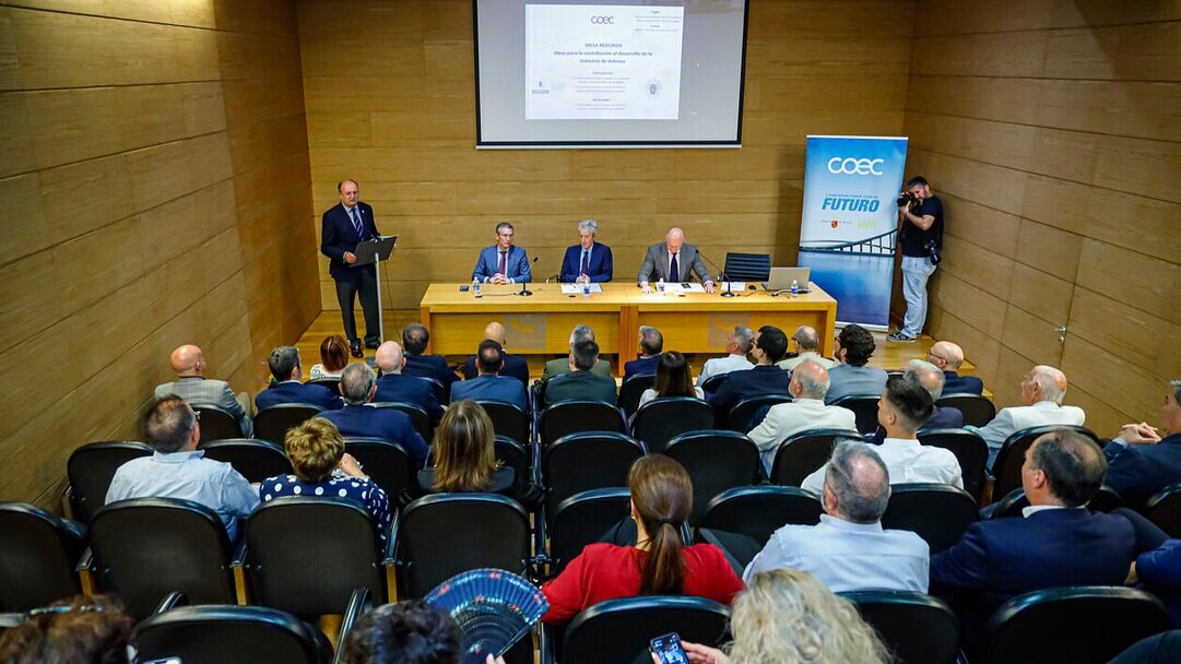 Un momento de la mesa redonda 'Ideas para la Contribución al Desarrollo de la Industria de Defensa' organizada en Cartagena por COEC y el Info. (COEC)