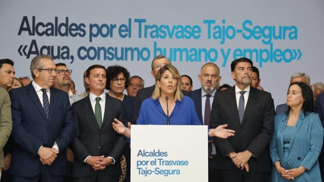 La alcaldesa de Cartagena, Noelia Arroyo, durante su intervención en el acto en defensa del trasvase Tajo-Segura en Murcia. (Ayuntamiento de Cartagena)