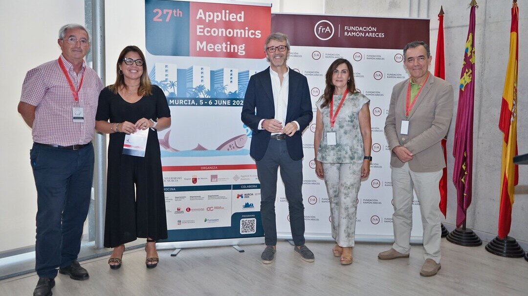 Imagen de familia durante el XXVII Encuentro de Economía Aplicada celebrado en la UMU. (UMU)