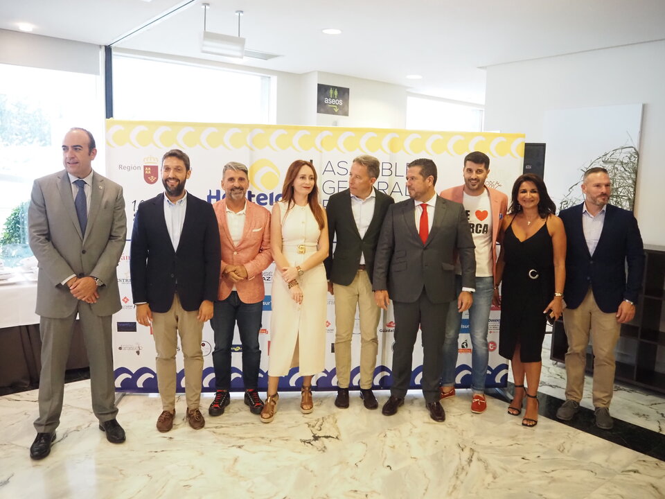 Foto de familia en el evento. (Hostelor)
