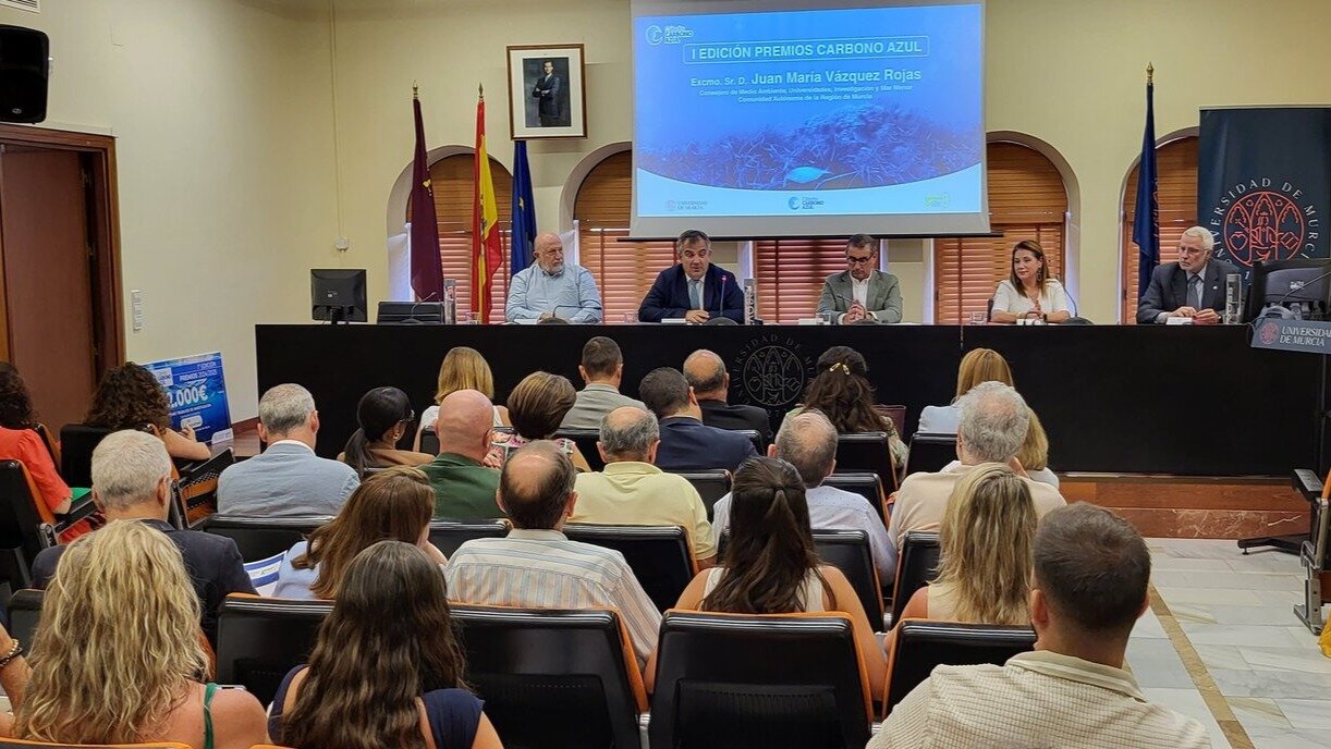 Un momento de la entrega de los I Premios de la Cátedra Carbono Azul de la Universidad de Murcia. (UMU)