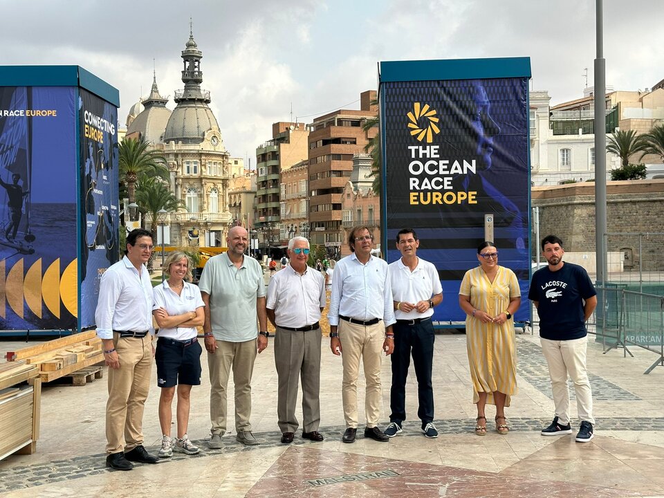 Imagen de una visita institucional realizada los días previos a la inauguración del Ocean Live Park. (The Ocean Race)