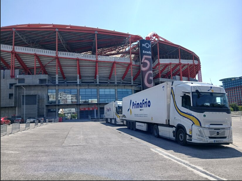 Camión de Primafrio en el estadio del Benfica. (Primafrio)