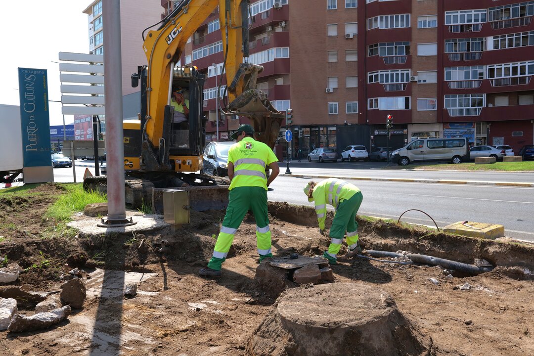 Trabajadores en el proceso de renovación. (Hozono Global)