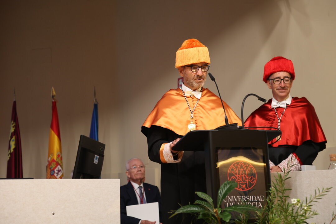 Imagen de Ignacio Segado, secretario general de la UPCT, durante la exposición de la memoria académica. (UPCT)