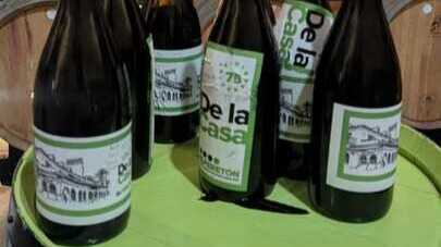 Vino de Viña Eelana para el 75 aniversario de El Peretón. (Jaleos Comunicación)