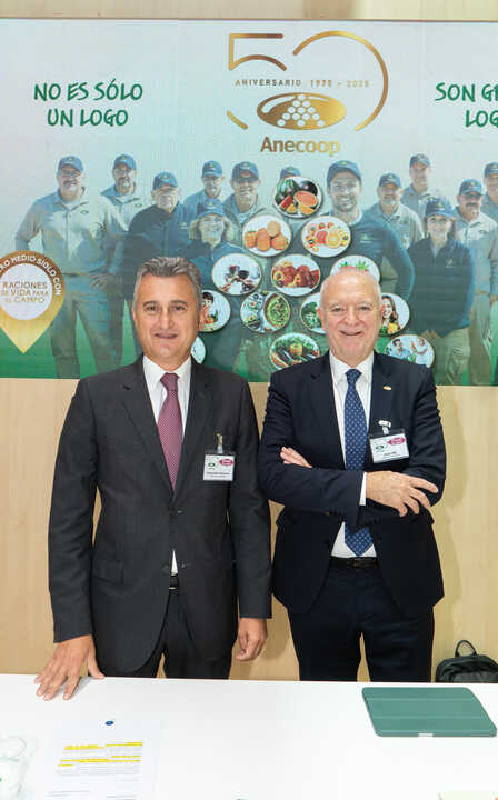 <p>El presidente de Anecoop, Alejandro Monzón, y el director general, Joan Mir, en la rueda de prensa del 50 Aniversario de Anecoop, celebrada esta mañana en Fruit Attraction. (Aneccop)</p>
