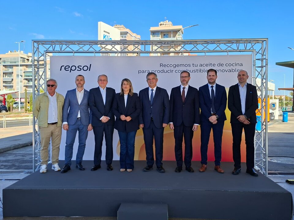 Foto de familia en el acto. (CARM)