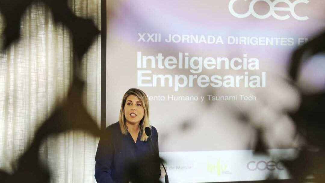 La alcaldesa de Cartagena, Noelia Arroyo, durante su intervención en la Jornada de Dirigentes Empresariales. (Ayuntamiento de Cartagena)