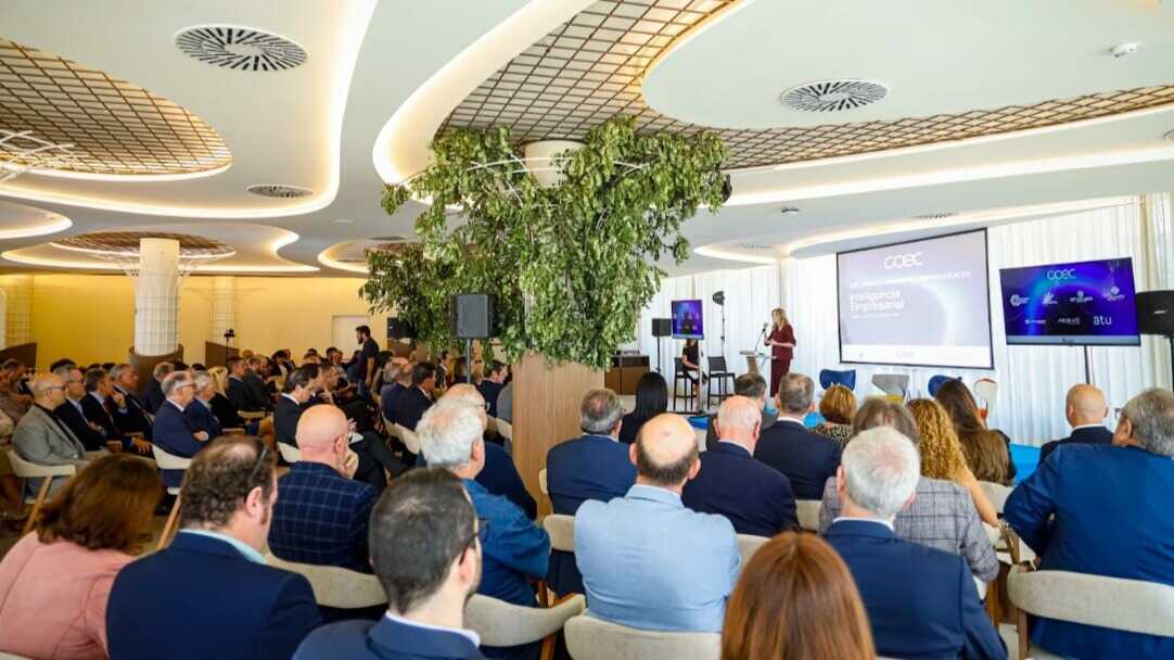 La consejera de Empresa, Marisa López, abre el evento. (COEC)