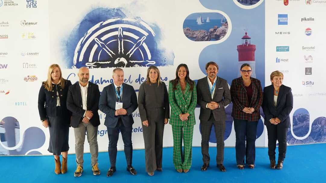 Imagen de familia en el XX Congreso de Hoteleros Españoles en El Batel. (HoyTú)