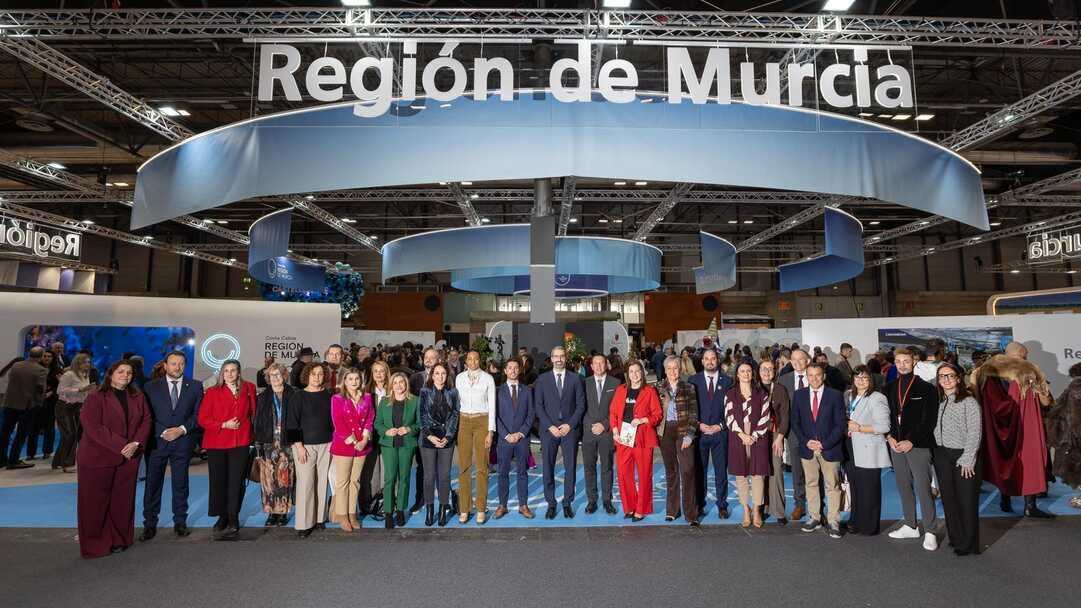 El delegado del Gobierno en la Región, Francisco Lucas, durante su visita en Fitur. (Delegación del Gobierno en la Región)