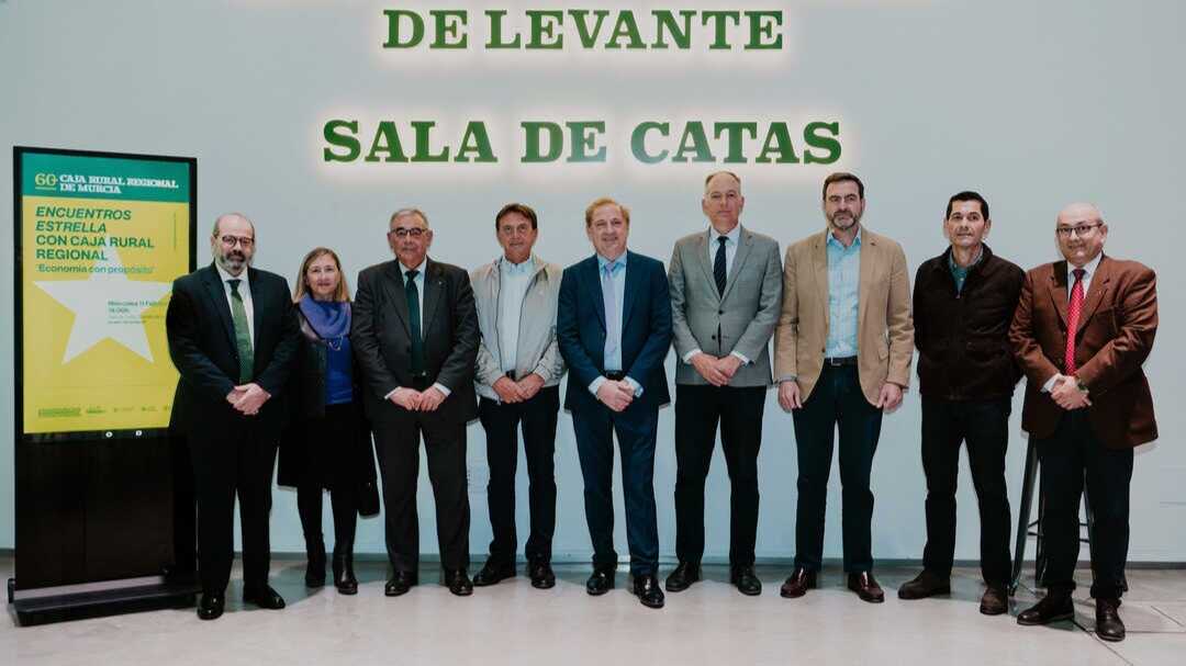 Imagen de familia en la primera edición de Encuentros Estrella. (Caja Rural Regional)